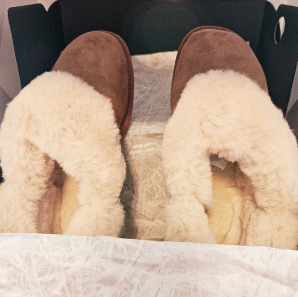 NEW HONEY BROWN EMU BOOTIES/NIB/ SIZE 9 (FITS SMALL)/ALL PAPERWORK IN BOX - Picture 3 of 7